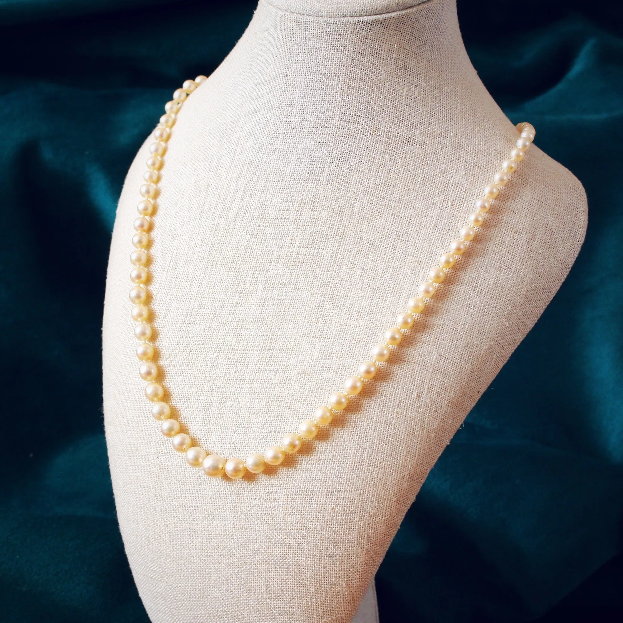Pretty Vintage Cultured Saltwater Pearl Necklace